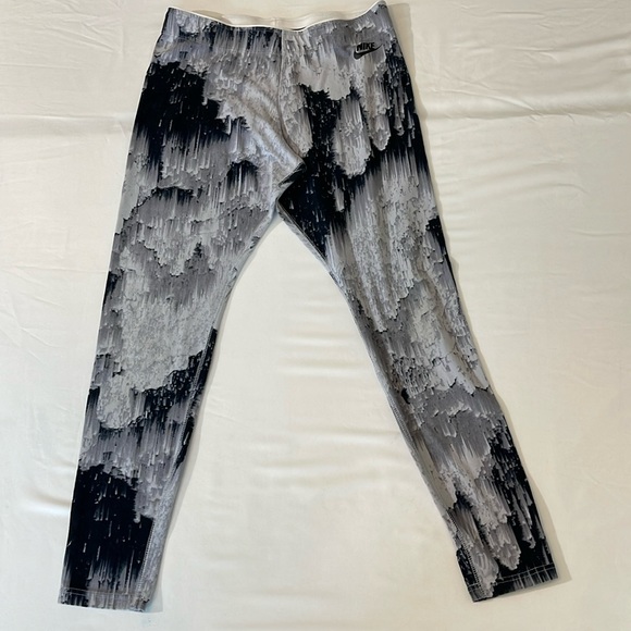 Nike Pants - NIKE YOGA PANTS , WOMENS SIZE M, VERY GOOD PREOWNED CONDITION